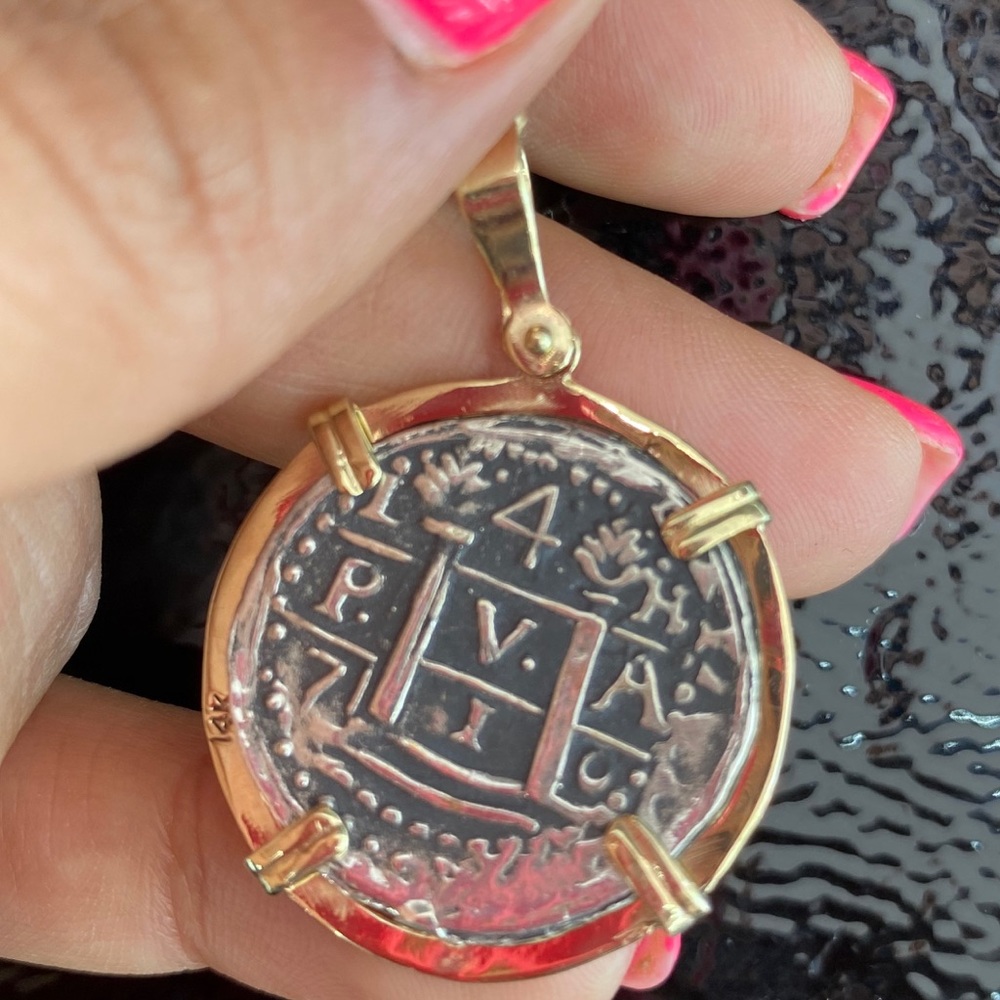 Atocha shipwreck Coin Pendant in 14Kt gold bezel - Picture 2 of 8